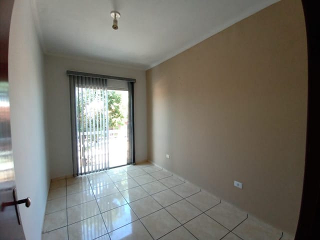 Casa com 100m² 2 quartos e 1 banheiro, para alugar, no bairro Vila Fleming em São João da Boa Vista