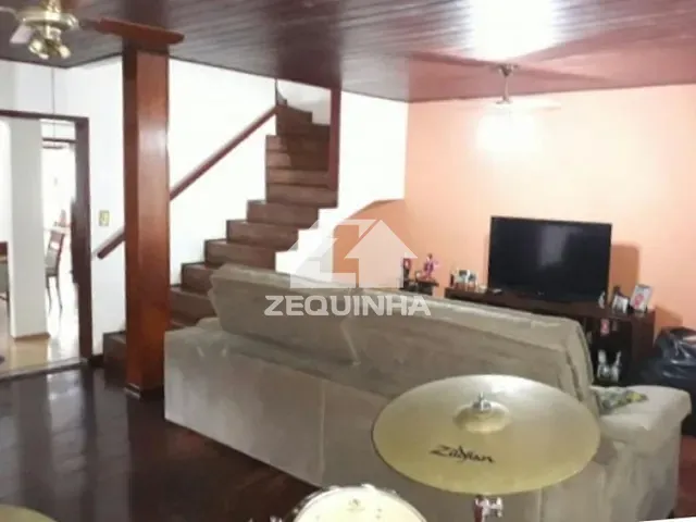 Casa com 173m² 4 quartos e 2 banheiros, à venda, no bairro Vila Yara em Osasco