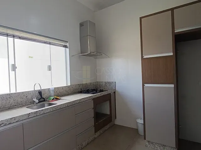 Casa com 523m² 3 quartos e 2 banheiros, à venda, no bairro Jardim São Pedro em Apucarana