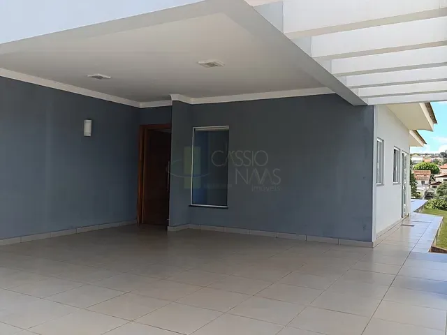 Casa com 523m² 3 quartos e 2 banheiros, à venda, no bairro Jardim São Pedro em Apucarana