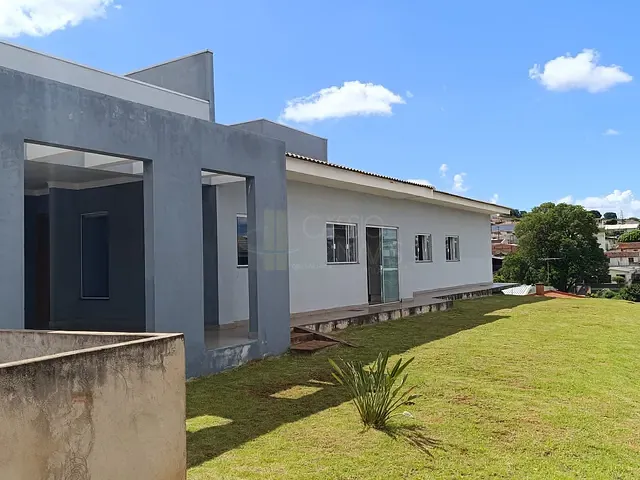 Casa com 523m² 3 quartos e 2 banheiros, à venda, no bairro Jardim São Pedro em Apucarana