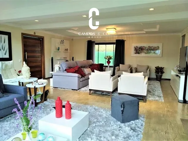 Casa com 1072m² 4 quartos e 6 banheiros, à venda, no bairro Centro em Campos Do Jordão