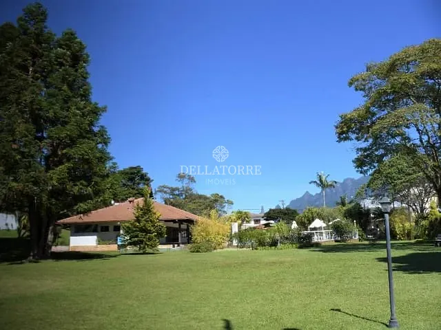 Casa com 450m² 4 quartos e 3 banheiros, à venda, no bairro Várzea em Teresópolis