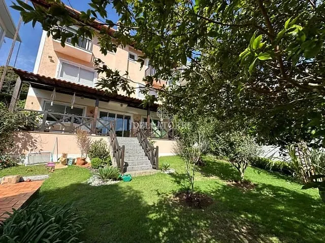 Casa com 450m² 4 quartos e 3 banheiros, à venda, no bairro Várzea em Teresópolis