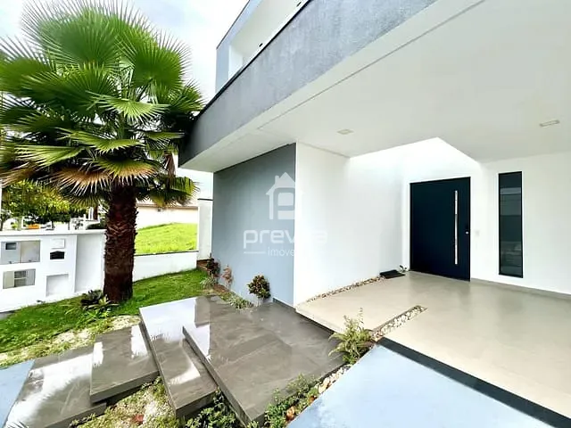 Casa com 300m² 3 quartos e 4 banheiros, à venda, no bairro Piracangaguá em Taubaté