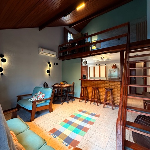 Casa com 1200m² 2 quartos e 2 banheiros, à venda, no bairro Ogiva em Cabo Frio