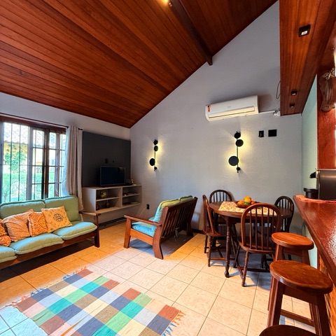 Casa com 1200m² 2 quartos e 2 banheiros, à venda, no bairro Ogiva em Cabo Frio