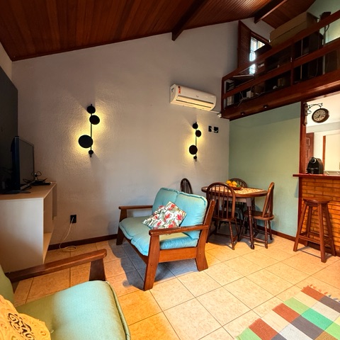 Casa com 1200m² 2 quartos e 2 banheiros, à venda, no bairro Ogiva em Cabo Frio