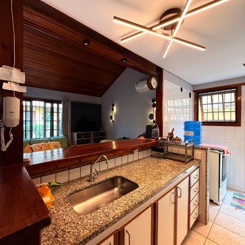 Casa com 1200m² 2 quartos e 2 banheiros, à venda, no bairro Ogiva em Cabo Frio