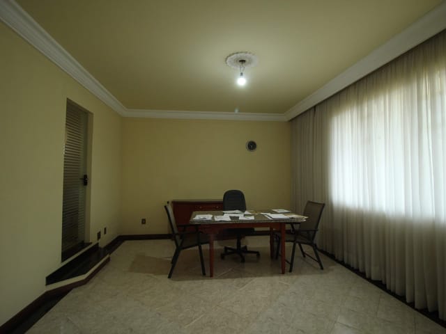 Casa com 748m² 4 quartos e 5 banheiros, à venda, no bairro Estrela em Ponta Grossa