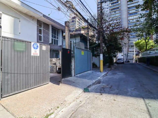 Casa com 105m², para alugar, no bairro Itaim Bibi em São Paulo