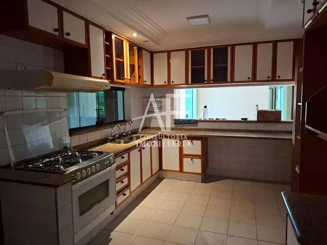 Casa com 540m² 4 quartos e 5 banheiros, à venda, no bairro Vila São Geraldo em Taubaté