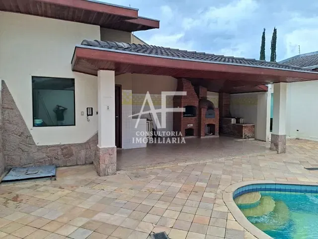 Casa com 540m² 4 quartos e 5 banheiros, à venda, no bairro Vila São Geraldo em Taubaté