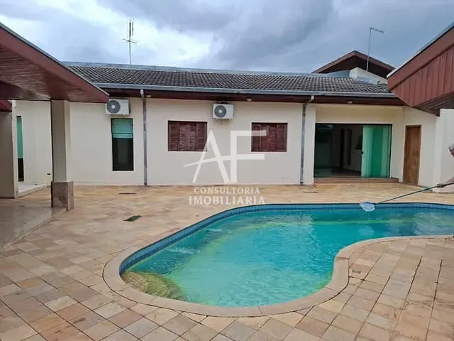 Casa com 540m² 4 quartos e 5 banheiros, à venda, no bairro Vila São Geraldo em Taubaté