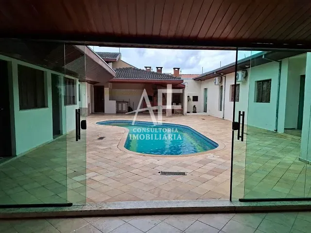 Casa com 540m² 4 quartos e 5 banheiros, à venda, no bairro Vila São Geraldo em Taubaté