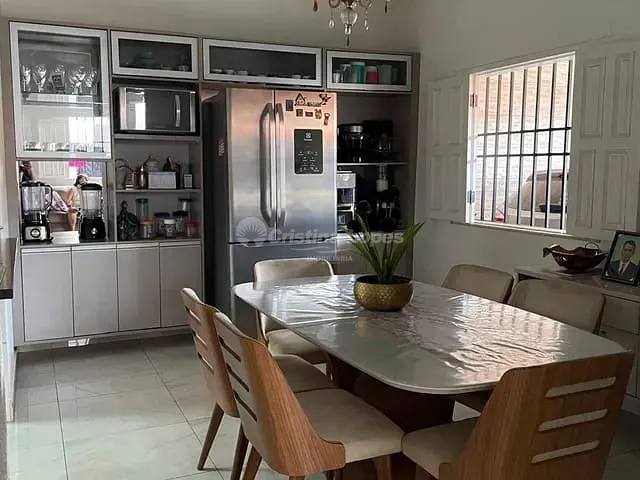 Casa com 180m² 4 quartos e 4 banheiros, à venda, no bairro Mocambinho em Teresina