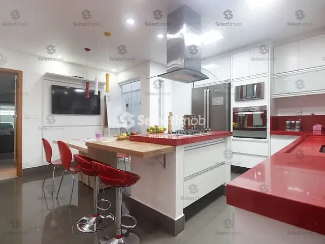 Sobrado com 250m² 3 quartos e 4 banheiros, à venda, no bairro Parque São Vicente em Mauá