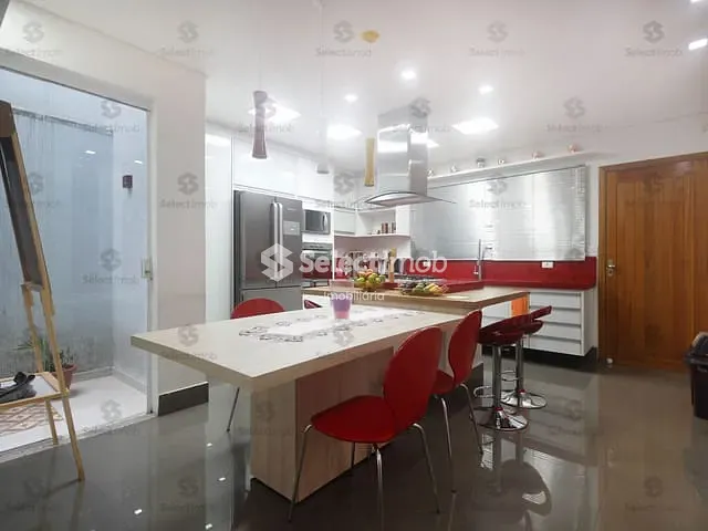 Sobrado com 250m² 3 quartos e 4 banheiros, à venda, no bairro Parque São Vicente em Mauá