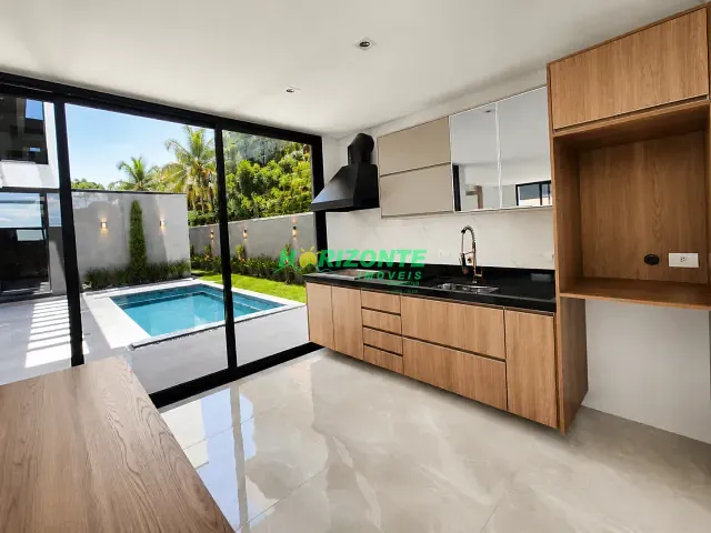 Casa com 361m² 3 quartos e 4 banheiros, à venda, no bairro Recanto dos Eucaliptos em São José dos Campos