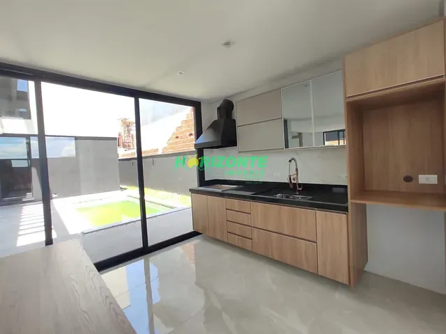 Casa com 361m² 3 quartos e 4 banheiros, à venda, no bairro Recanto dos Eucaliptos em São José dos Campos