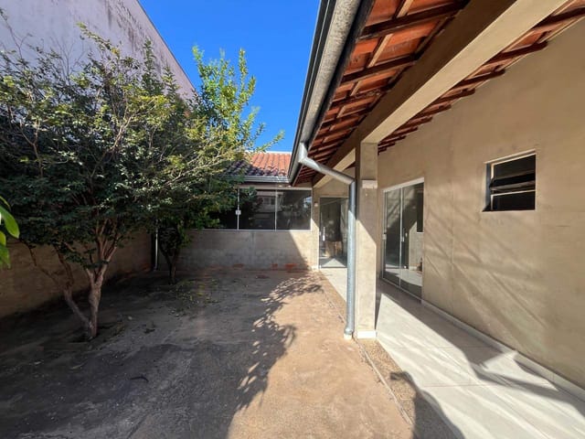 Casa com 200m² 2 quartos e 2 banheiros, à venda, no bairro Santa Clara em Campinas