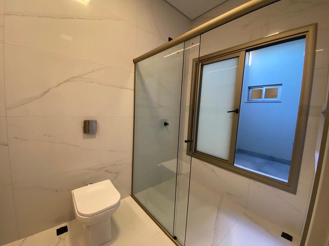 Casa com 360m² 3 quartos e 1 banheiro, à venda, no bairro Residencial Paris em Sinop