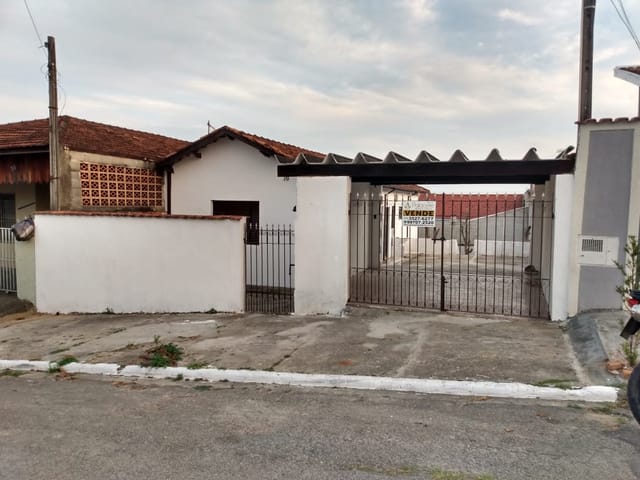 Casa com 250m² 2 quartos e 1 banheiro, à venda, no bairro Parque São Domingos em Pindamonhangaba