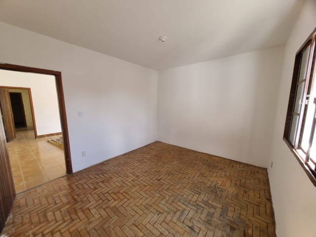 Casa com 250m² 2 quartos e 1 banheiro, à venda, no bairro Parque São Domingos em Pindamonhangaba
