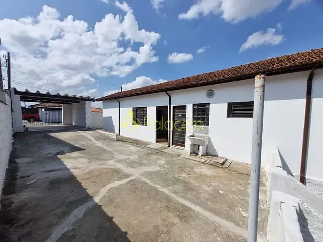 Casa com 250m² 2 quartos e 1 banheiro, à venda, no bairro Parque São Domingos em Pindamonhangaba