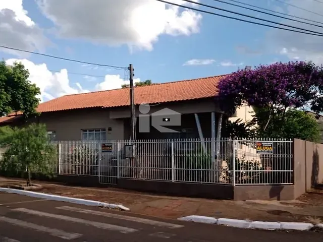 Casa 3 quartos e 1 banheiro, para alugar, no bairro Centro em Rolândia