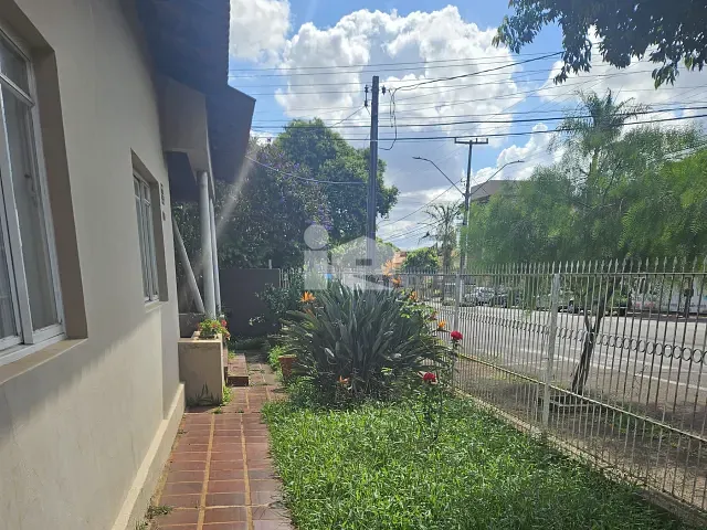 Casa 3 quartos e 1 banheiro, para alugar, no bairro Centro em Rolândia