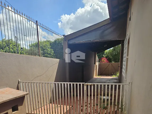 Casa 3 quartos e 1 banheiro, para alugar, no bairro Centro em Rolândia