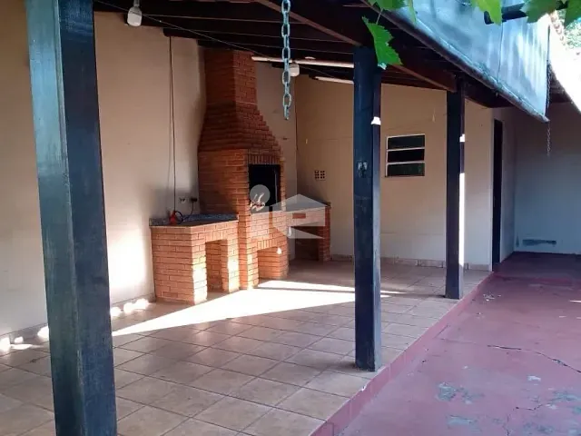 Casa 3 quartos e 1 banheiro, para alugar, no bairro Centro em Rolândia