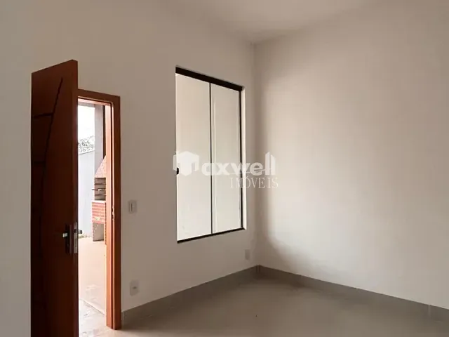 Casa 3 quartos e 2 banheiros, para alugar, no bairro Residencial Village Garavelo - 2ª Etapa em Aparecida de Goiânia