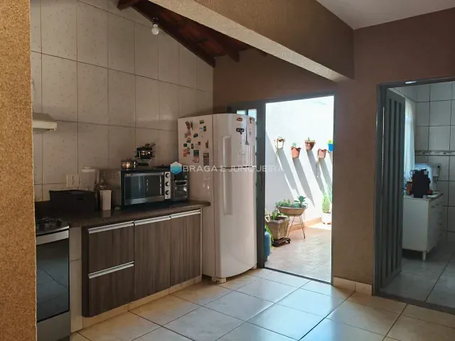 Casa com 360m² 3 quartos e 3 banheiros, para alugar, no bairro Vila Elmaz em São José do Rio Preto