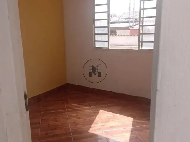 Casa com 250m² 3 quartos e 1 banheiro, à venda, no bairro Santa Luzia em Guaratinguetá