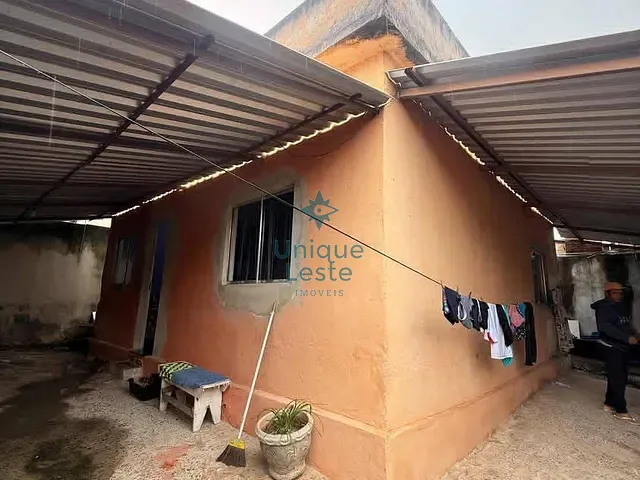 Casa com 360m² 3 quartos e 1 banheiro, à venda, no bairro Santa Rita em Santa Luzia