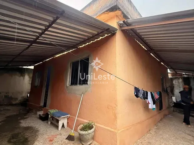Casa com 360m² 3 quartos e 1 banheiro, à venda, no bairro Santa Rita em Santa Luzia