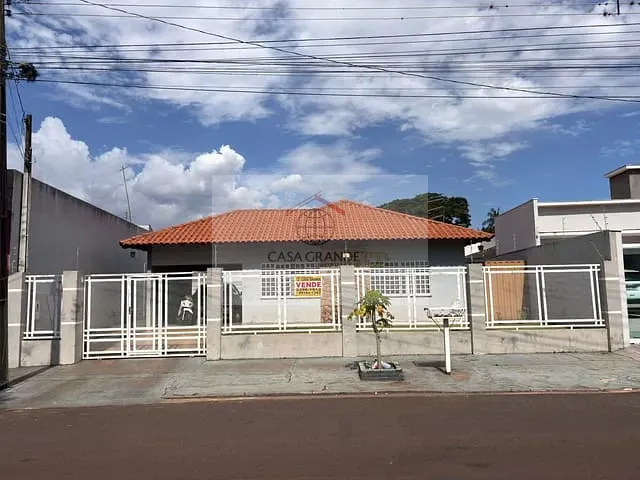 Casa 3 quartos e 3 banheiros, à venda, no bairro Jardim Novo Horizonte em Rolândia