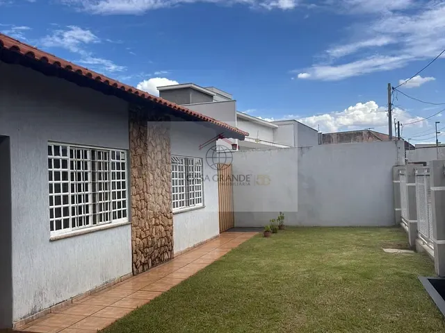 Casa 3 quartos e 3 banheiros, à venda, no bairro Jardim Novo Horizonte em Rolândia