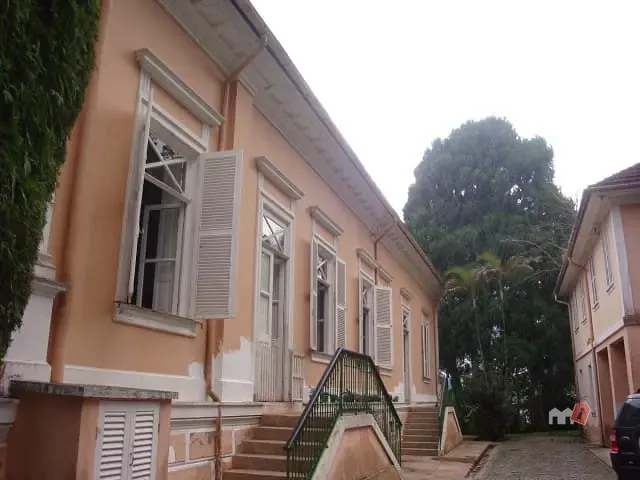 Casa com 30000m² 10 quartos e 4 banheiros, à venda, no bairro Centro em Petrópolis