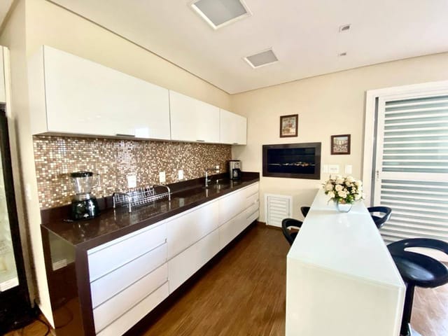 Casa com 559m² 7 quartos e 6 banheiros, à venda, no bairro Meia Praia em Navegantes