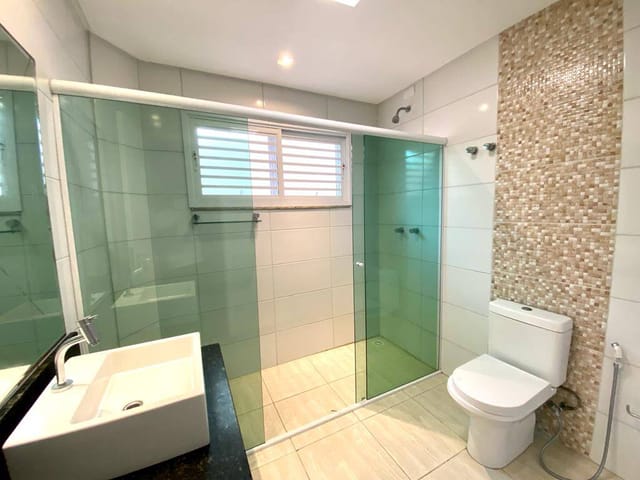 Casa com 559m² 7 quartos e 6 banheiros, à venda, no bairro Meia Praia em Navegantes