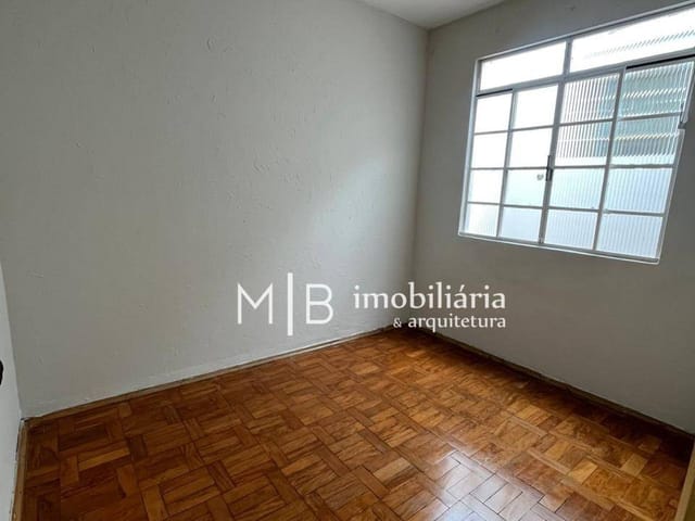 Casa 5 quartos e 2 banheiros, para alugar, no bairro Centro em Lavras