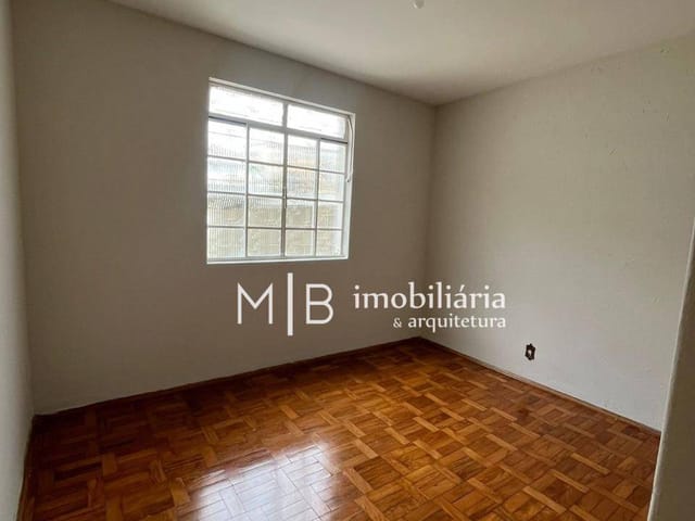 Casa 5 quartos e 2 banheiros, para alugar, no bairro Centro em Lavras