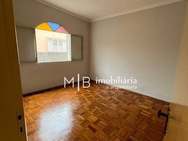 Casa 5 quartos e 2 banheiros, para alugar, no bairro Centro em Lavras