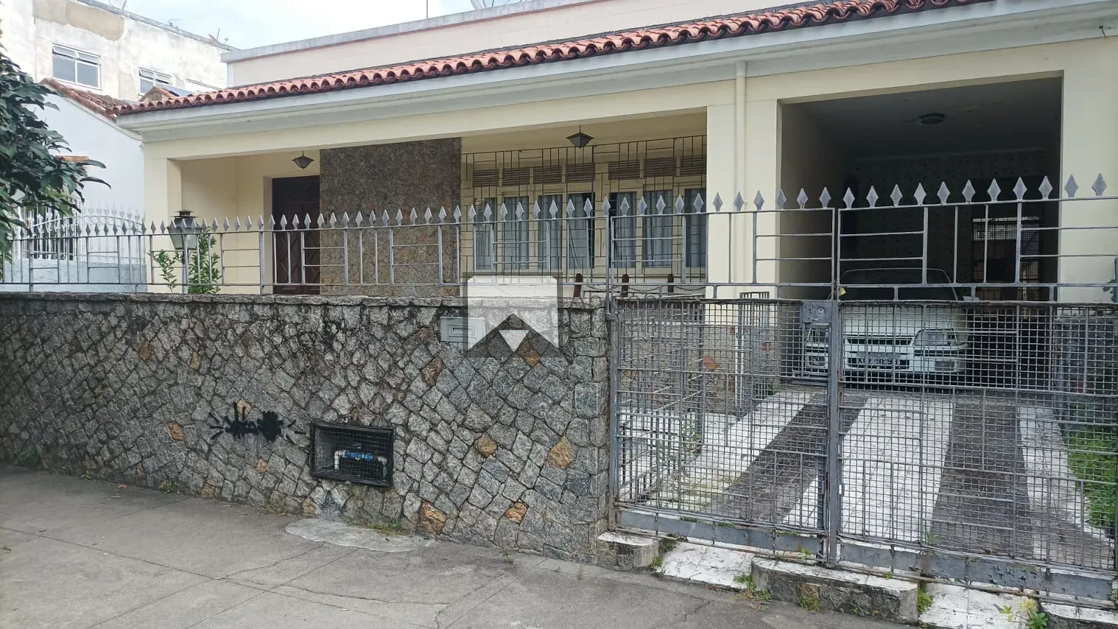 Casa, 4 quartos, 220 m² - Foto 1