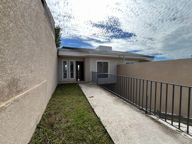 Foto do Casa - CASA COM 03 DORMITÓRIOS LOCALIZADA NO BAIRRO MONZA EM COLOMBO POR R$ 389.990,00 | Azos imóveis