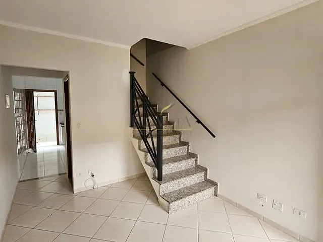 Sobrado 2 quartos e 1 banheiro, à venda ou para alugar, no bairro Centro em Atibaia