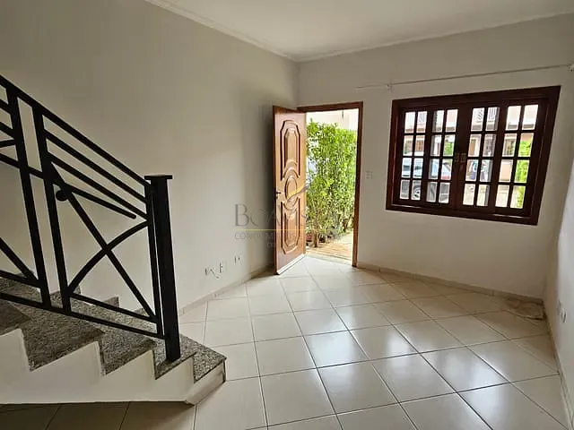 Sobrado 2 quartos e 1 banheiro, à venda ou para alugar, no bairro Centro em Atibaia